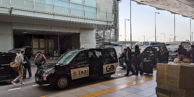 「白タク問題」ライドシェア限定解禁で懸念…一斉摘発後の羽田空港でも”ほぼクロ”の車が堂々営業の実状