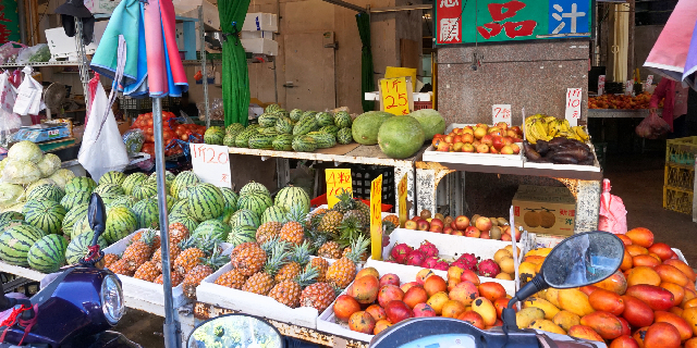 海外で安く売られている果実「お土産に“ぴったり”」と思いきや…（konatu / PIXTA）