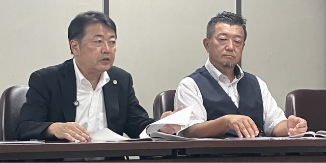 弁護士の青山氏（左）、原告の鵜川氏（右）（7月9日都内／弁護士JP編集部）