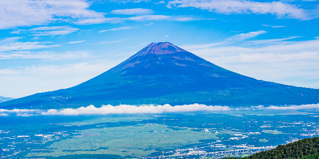 富士山“開山から2日”で「死者3名」の昨年越え…規制ない“静岡県側”に「弾丸登山者」がなだれ込む懸念は？