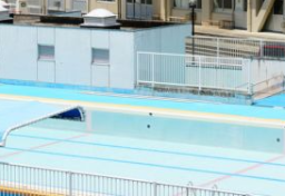 ディズニー社が「消さないと訴える」学校プール底に描かれた“ミッキー”削除要求…日本の小学生にトラウマを与えた「都市伝説」の真実