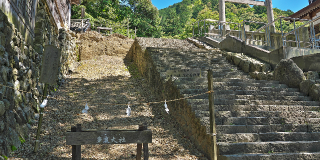 上げ馬神事が行われた多度大社（Yama / PIXTA）