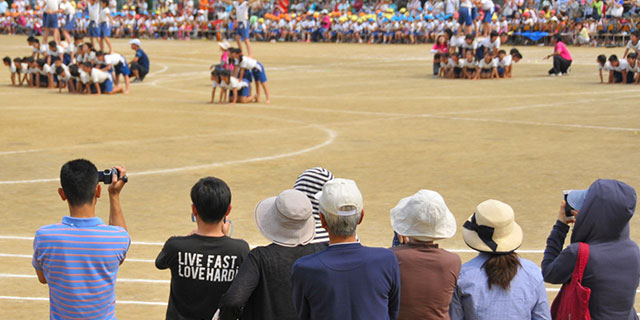 日本社会の「体育会系精神」は学校教育で養われてきた？　運動会「子どもの組体操」に感動する大人への“違和感”