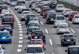 「高速VS下道」少しでも早く帰省するには？　年末年始の渋滞予測「前年比1.5倍」で“ノロノロ運転”不可避