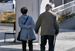 「ずっと真面目に働いてきたのに…」無年金で“生活保護”を受けざるを得ない日本人・在日外国人「それぞれの事情」とは【行政書士解説】