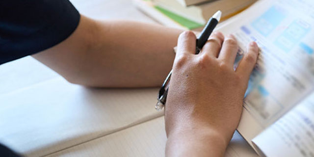 “海の上の刑務所”で「人生で初めて」猛勉強　「国家資格取得」を目指す受刑者の覚悟
