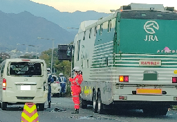 “馬運車”との事故「人生が終わる」「保険が下りない」はホント？　ドライバー間でささやかれるウワサの真相は…【弁護士解説】