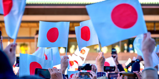 天皇誕生日「はぴば！」　SNS“お祝い投稿”盛り上がりに「不敬罪だ」の声も…識者の見解は？