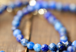 数千円の“開運グッズ”購入から霊感商法に陥れるまで…「騙しの成功法則」を進化させる詐欺師らの巧妙テクニック