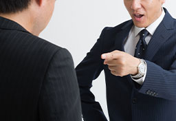 「案件取らぬ者は給料泥棒」支店長のパワハラで息子が自死も「労災」不支給、地裁も敗訴したが…遺族が高裁で「逆転勝訴」したワケ