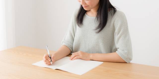 「交換日記やらんかね」子の共同養育をめぐり争う“離婚協議中”の若い父母を一転、「協力する姿勢」に変えた“1冊のノート”とは【家裁調査官解説】