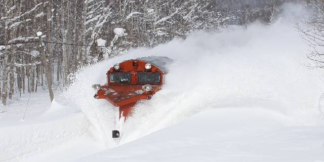 北海道「映え」狙いの線路上“置き雪”トラブルから2か月 軽い気持ちでも “懲役刑”あり得る「線路妨害」の重い代償【弁護士解説】