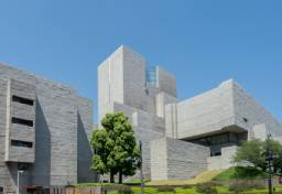 「外国人への生活保護は“判例”で憲法違反」は“悪質なデマ”！？ 最高裁は何を判示したか【行政書士解説】