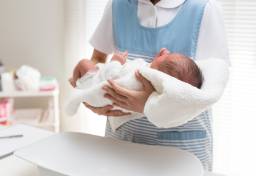 「世界一安全」な医療が崩れる！？　少子化に苦しむ“産婦人科”「出産費用の保険適用化」がもたらす“負”のシナリオとは