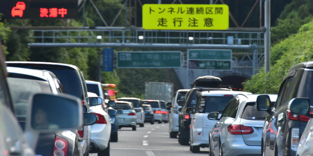「渋滞と事故」を予防する“約2秒”とは? GW渋滞“最大45km”ドライバーが注意すべきポイント
