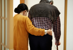ケア労働「“嫁”の役割」は崩壊…では「誰が介護を担うべきか」