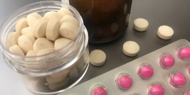 飲む中絶薬「メフィーゴパック」使用条件は緩和されず…“異例の差し戻し”の背景にある「社会的安全」へのリスク