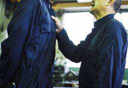 建設業や工場では「暴力的な犯罪」が起こりやすい？　背景にある現場の“特殊性”と、ブルーカラー労働者に対する「偏見」とは