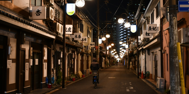 大阪「飛田新地」次々に“女の子”が辞める…原因は呼び込みのオバちゃんだった? “女だけの狭い店”で起きた陰湿ないじめ