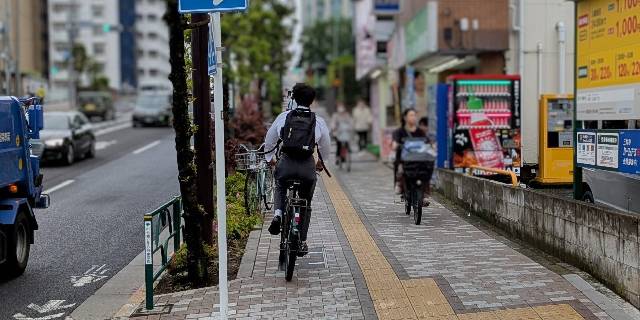 改正道交法「歩道走行アウト!」に自転車ユーザー困惑…「青切符・反則金」判断の意外な“ボーダーライン”とは