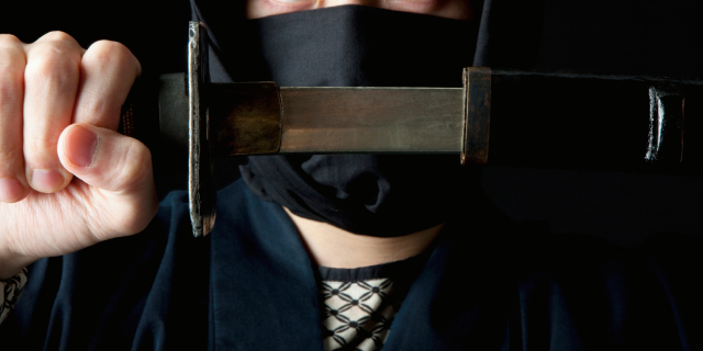 イギリスで「ニンジャソード」所持禁止へ、背景に相次ぐ刺殺事件…日本も他人事ではない? “刀剣”規制の現状は【弁護士が解説】