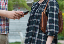 「アンケートをお願いします」はもう古い？　悪質キャッチセールスが“裏の狙い”へ巧妙にターゲットを誘導する「騙しの手口」とは