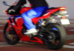 バババババババババ！ 爆音バイクに「ダサすぎ」「この世で一番嫌い」…“不正改造車”自己顕示欲が招く、あまりに大きな代償