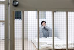 障害を持つ受刑者の“汚物”を片付け、入浴を手伝い…　服役した元代議士が刑務所で体験した「世話係」の役割とは