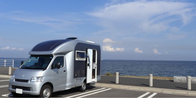 ローソン駐車場で「車中泊サービス」実証実験スタート 「素晴らしいアイデア!」の声も…気になる“騒音対策”は