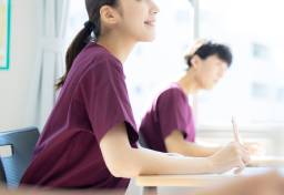 生活保護受給者の“孫”が働きながら学校に通うのはNG？　最高裁判決に「国はヤングケアラー推進か」疑問の声も…若者の自立を阻む“制度の矛盾”とは