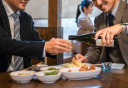 “飲み会”での会話が「判決」に影響？　「まあひとつ、穏便に頼むよ」…裁判所トップ“非公式の本音”が「裁判官の独立」を脅かす実態