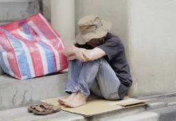 元一級建築士が、なぜ生活保護＆ホームレス状態に？　“行政のミス”で家を失い困窮も…救済を「放置」した市役所の怠慢