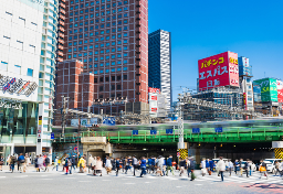 「これでも“車のせい”になるの？」“モペット”が赤信号無視、車と衝突…ドライバーに「過失」問われる可能性は【弁護士解説】