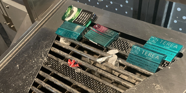 喫煙所「空き箱放置」で“前科者”に？　一服後、思わぬ「代償」負う可能性も…愛煙家「知らなかった」では済まない“法的リスク”