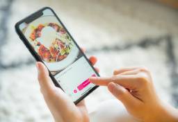 客のギガに“タダ乗り”？　飲食店「スマホ注文」にモヤモヤ…店側に「通信料」請求することは可能か【弁護士解説】
