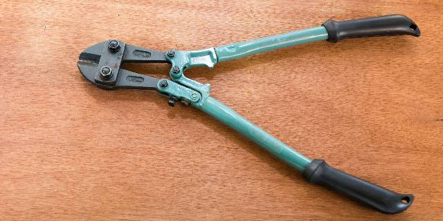 カンボジア人ら「金属ケーブル盗難」多発　9月1日“新法”施行で「ボルトクリッパー」など大型切断工具の持ち歩きに制限…“抑止力”となるか