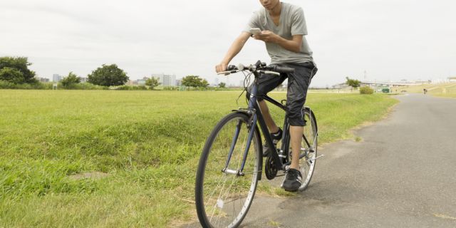 ながらスマホ、歩道暴走…自転車“一発アウト”で「即検挙」のケースとは？　青切符導入後も“基本は”警告止まりだが…警察庁が「ルールブック」公表