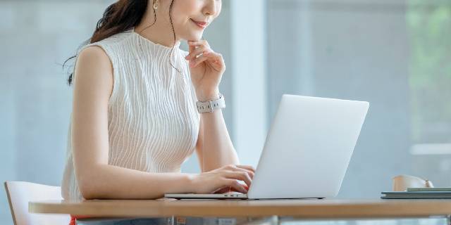 女性社員の「ノースリーブ」出社を禁止するのは性差別？　会社による「服装制限」法律的にどこまで許されるか【弁護士解説】