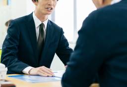 生活保護、障害者に加算される「約1万5000円」が自治体の“裁量”で支給拒否…背景にある「不合理な運用」の問題とは