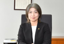 伊東市長“ボーナスのため”辞職せず？　“元市長”「普通の神経でない」と酷評も…前橋市長には「辞めなくていい」評価二分のワケ