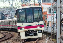 京王線車内「不審なQRコード」貼り付けた人は“罪”に問われる可能性も　広告主の電通大は「読み込まないよう」注意喚起