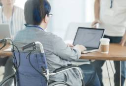 障害者5人のうち4人は働けない？　「法定雇用率」の仕組みはあるが…ほとんどの当事者が“枠外”に弾き出される現実