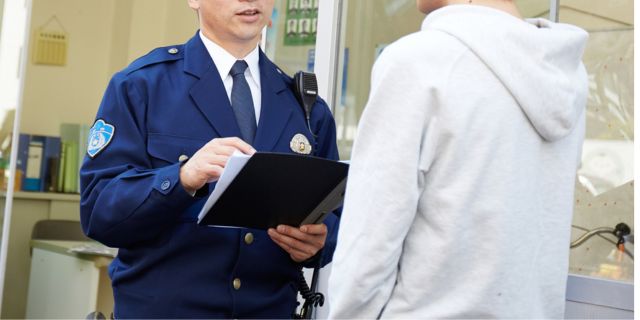警察が「万引き」握りつぶし？　コンビニオーナーが“犯人”確保→交番へ連行も…巡査部長が「事件化」回避した“不純な”理由