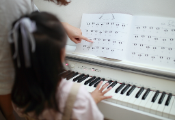 3歳の娘に「そろそろバレエとピアノを習わせて受験を…」子どもに将来の“高収入”を期待する「熱心な親」の盲点