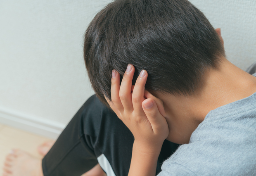 「実の子だから虐待できる」両腕をつかんで体を引きずり、汚物を持たせ…“子どもを傷つける親”に共通するゆがんだ認知