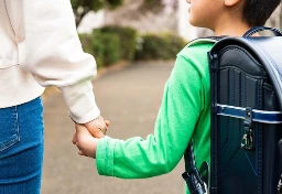 「法務省は子どもを育てるのにいくらかかると…」法定養育費“2万円”に不安の声　弁護士に聞く制度利用の“注意点”とは？