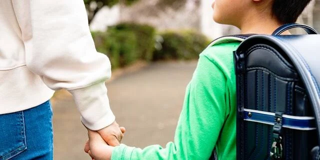 「法務省は子どもを育てるのにいくらかかると…」法定養育費“2万円”に不安の声　弁護士に聞く制度利用の“注意点”とは？