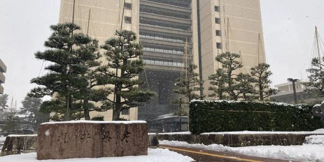 「墓場まで持っていってね」1000通の“おじさん構文”を送信…　福井県庁、前知事「セクハラ辞職」の裏に潜む闇