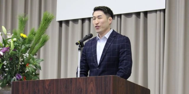 「必ず人は変われる」格闘家になった元暴走族“伝説の総長”が17歳から約1年過ごした少年院で講演　更生目指す在院少年へ魂のメッセージ