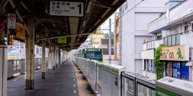 「新大久保駅事故」から25年　泥酔者の“巻き添え”で2人死亡…近年も「ホーム転落の5割は酔客」　“駅と飲酒”の消えない課題